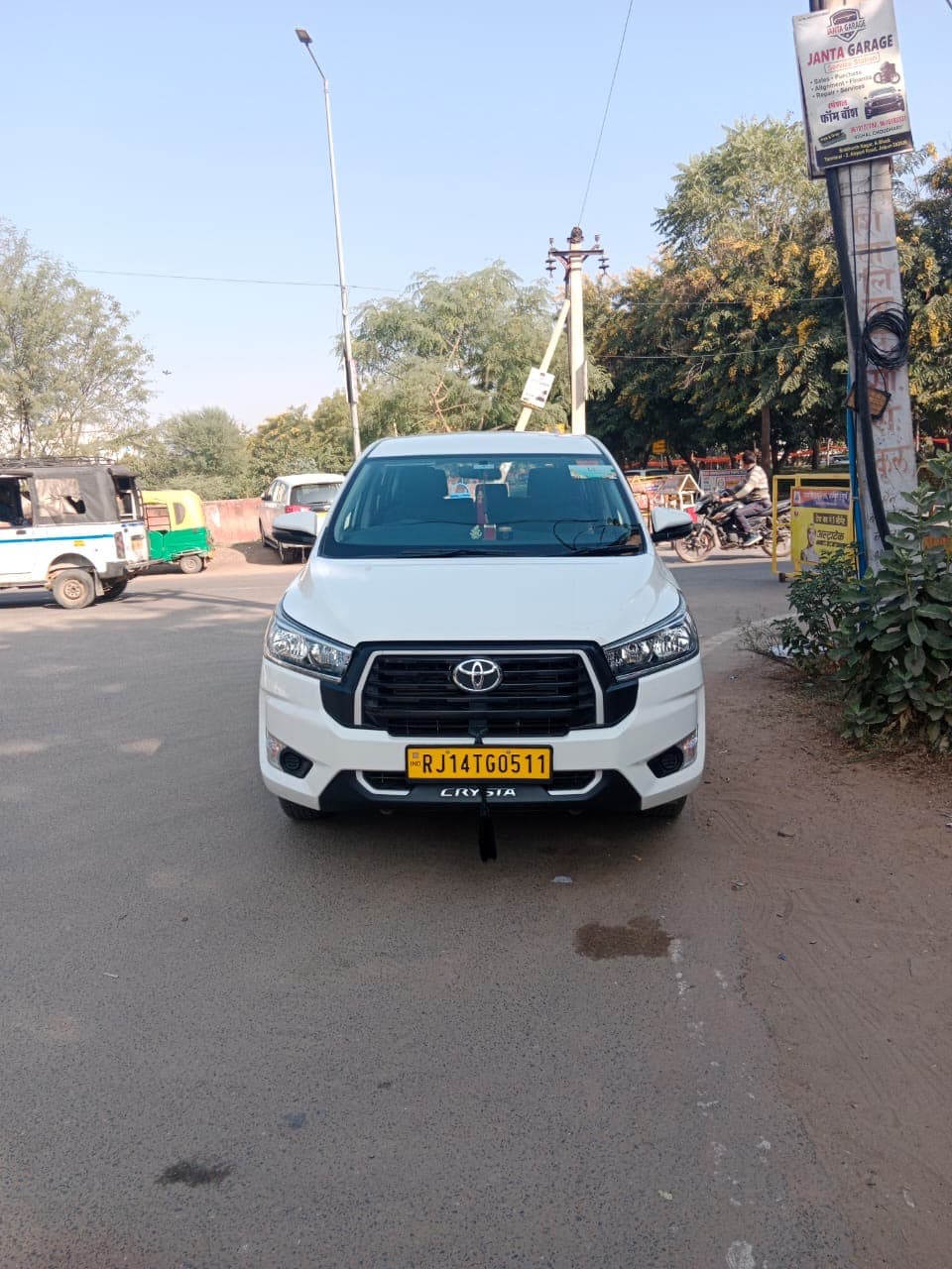 Deluxe SUV — Toyota Innova Crysta